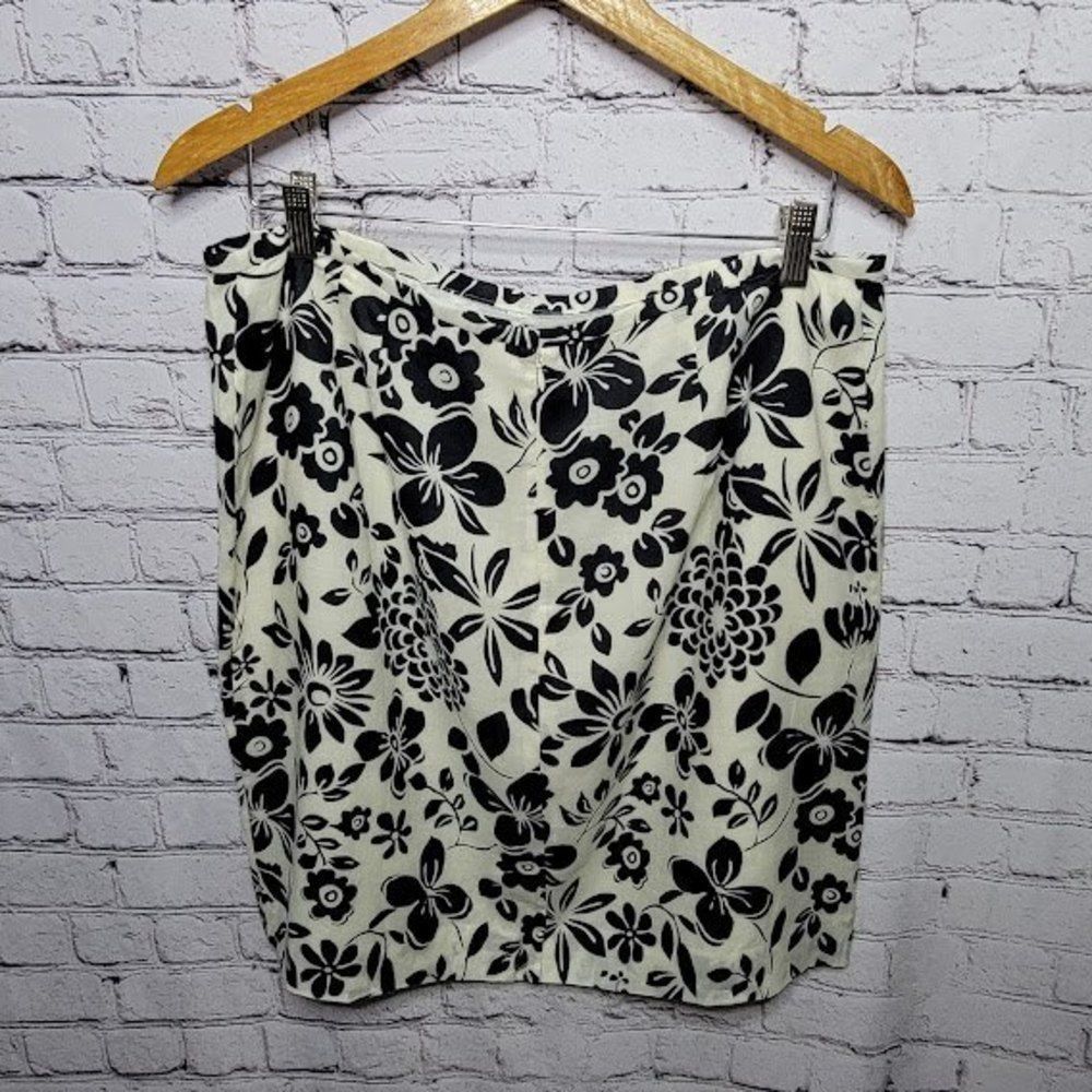 🌞Ann Taylor Creamy White with Black Floral Print Mini Skirt Size 16